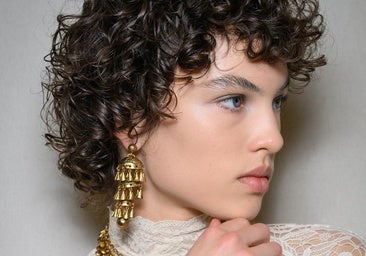 Por qué tu secador daña tus rizos y qué herramientas realmente los respetan